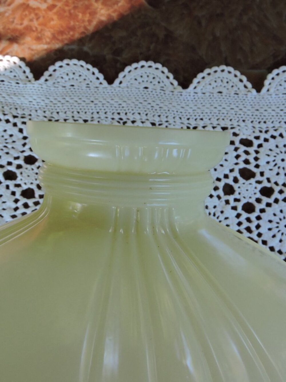 Original Vintage Coleman #443 Kremelite Gas Lamp Shade 10" Aladdin - Picture 9 of 10